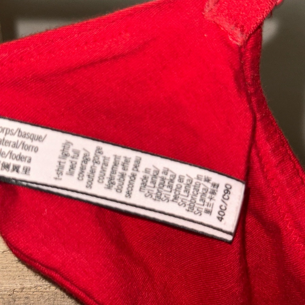 NWOT VS BRA 40 C